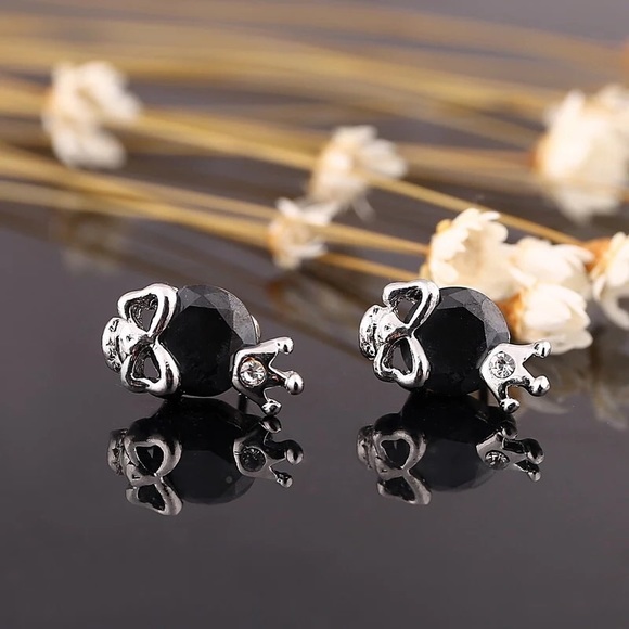 Skull Stud Earrings - Picture 5 of 6